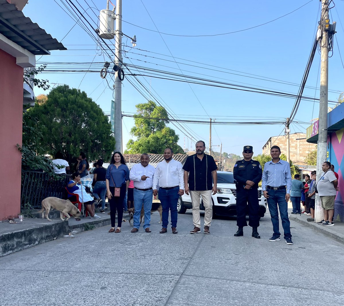 EfraGuatemala's tweet photo. Esta tarde estuve acompañando a mis amigos Alcaldes, @sansebadera y @SamuelC_ApaES, en el tradicional desfile del correo que marca el inicio de las fiestas patronales del municipio de San Sebastián San Vicente! 🎉🎡🎠🎢🎆

Felices Fiestas Patronales!! 🎉

#EfraínGuatemala https://t.co/jkyTfMXjam