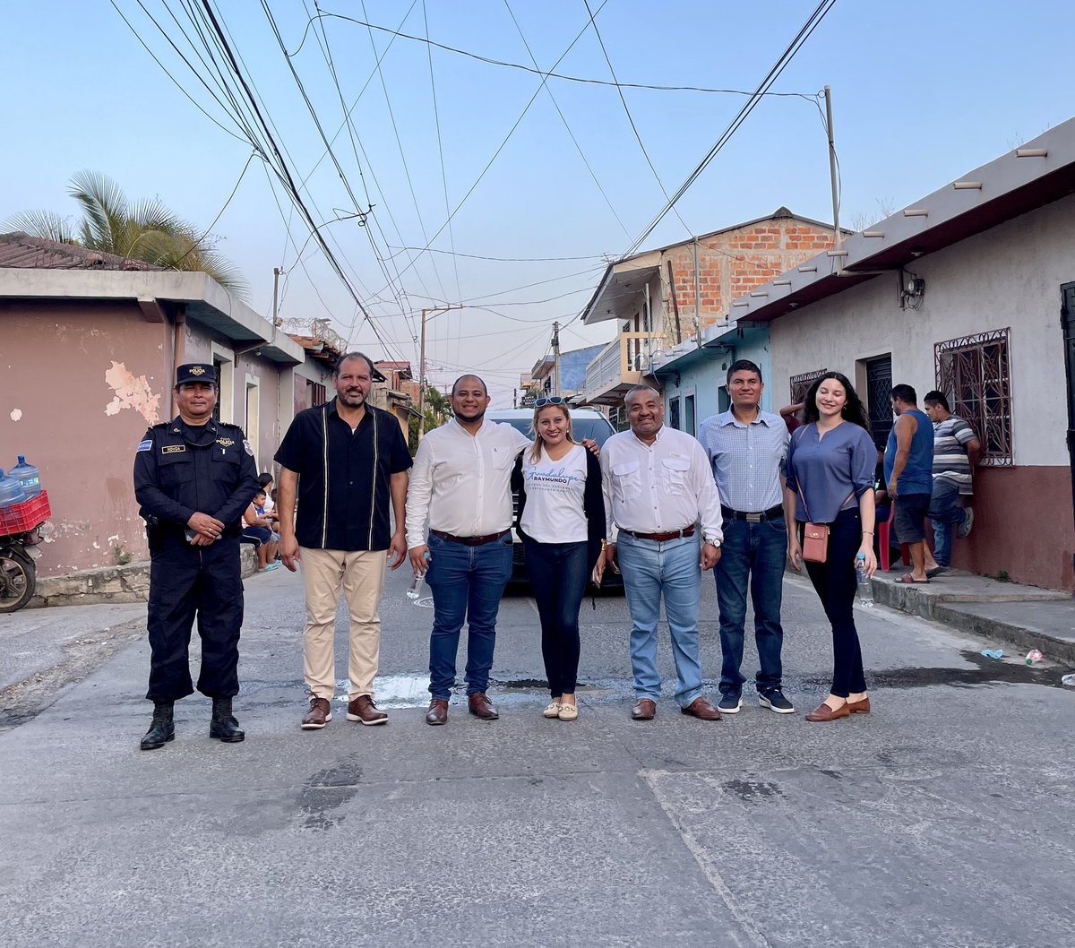 EfraGuatemala's tweet photo. Esta tarde estuve acompañando a mis amigos Alcaldes, @sansebadera y @SamuelC_ApaES, en el tradicional desfile del correo que marca el inicio de las fiestas patronales del municipio de San Sebastián San Vicente! 🎉🎡🎠🎢🎆

Felices Fiestas Patronales!! 🎉

#EfraínGuatemala https://t.co/jkyTfMXjam