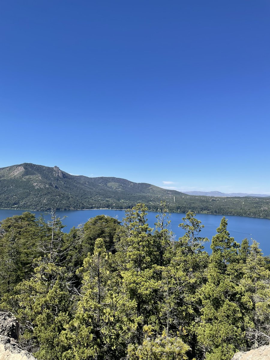 ClaraGiustinian's tweet photo. @Bariloche_ar Mirador del Gutierrez y rosas en Arelauquen https://t.co/uWQXFkDoTC