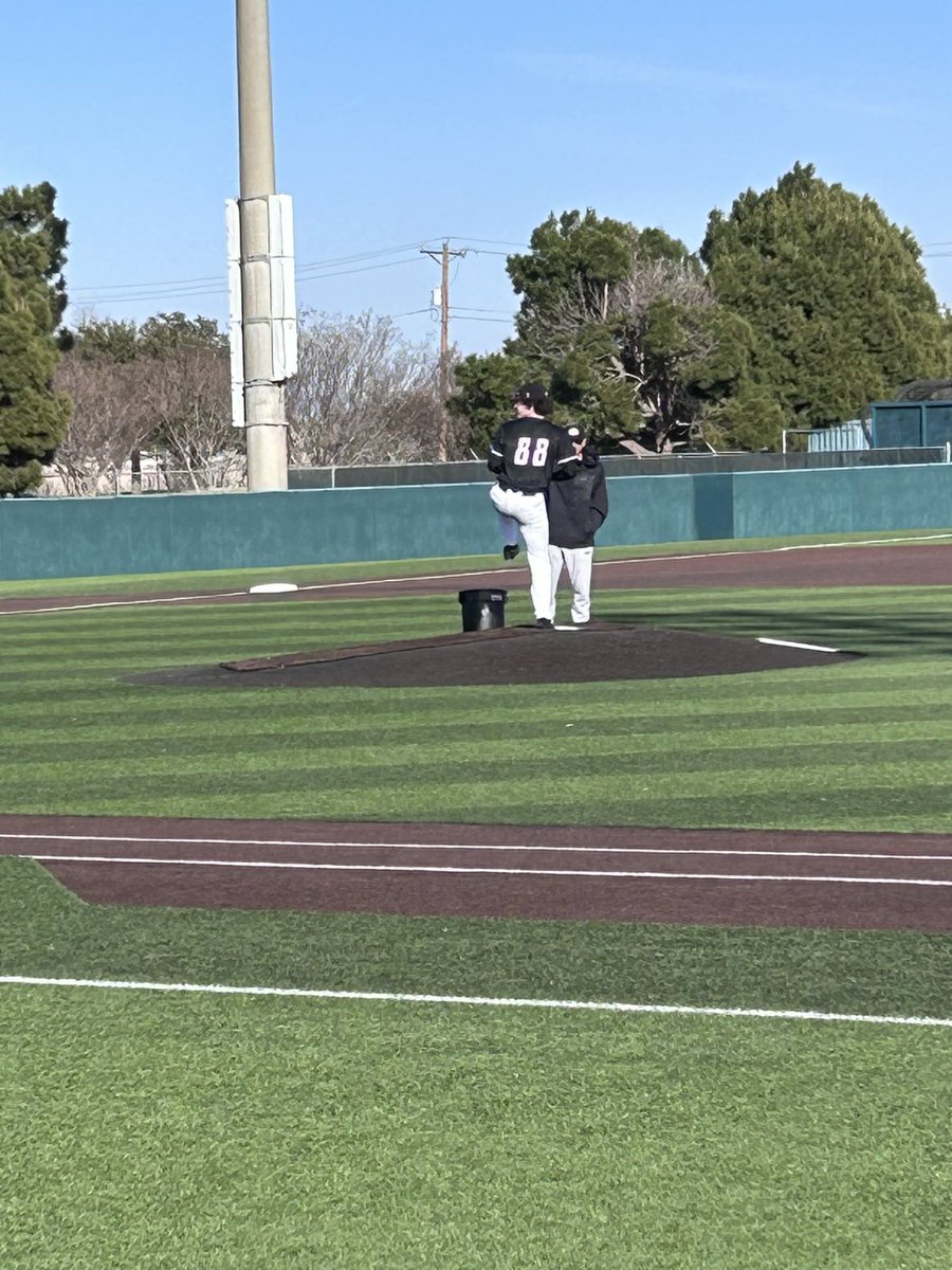 nickzsmith's tweet photo. Got some good work done today. Big thanks to @casey_dem and @rick_mccarty31 for hosting an amazing camp in the freezing cold. Great coaches and facilities. https://t.co/Gvriw9HcTh