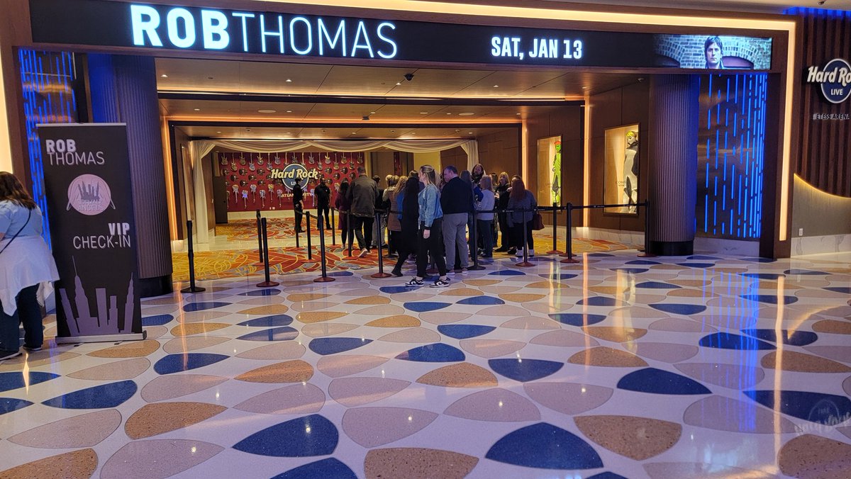 smithic's tweet photo. Did you know this???  When you buy tickets from @StubHub, you are not guaranteed the seats you bought?  Only the section and row.  So let's say you buy middle of the first row..  the seller might not even have those tickets to sell you.  /1 https://t.co/etSOMWBFYK