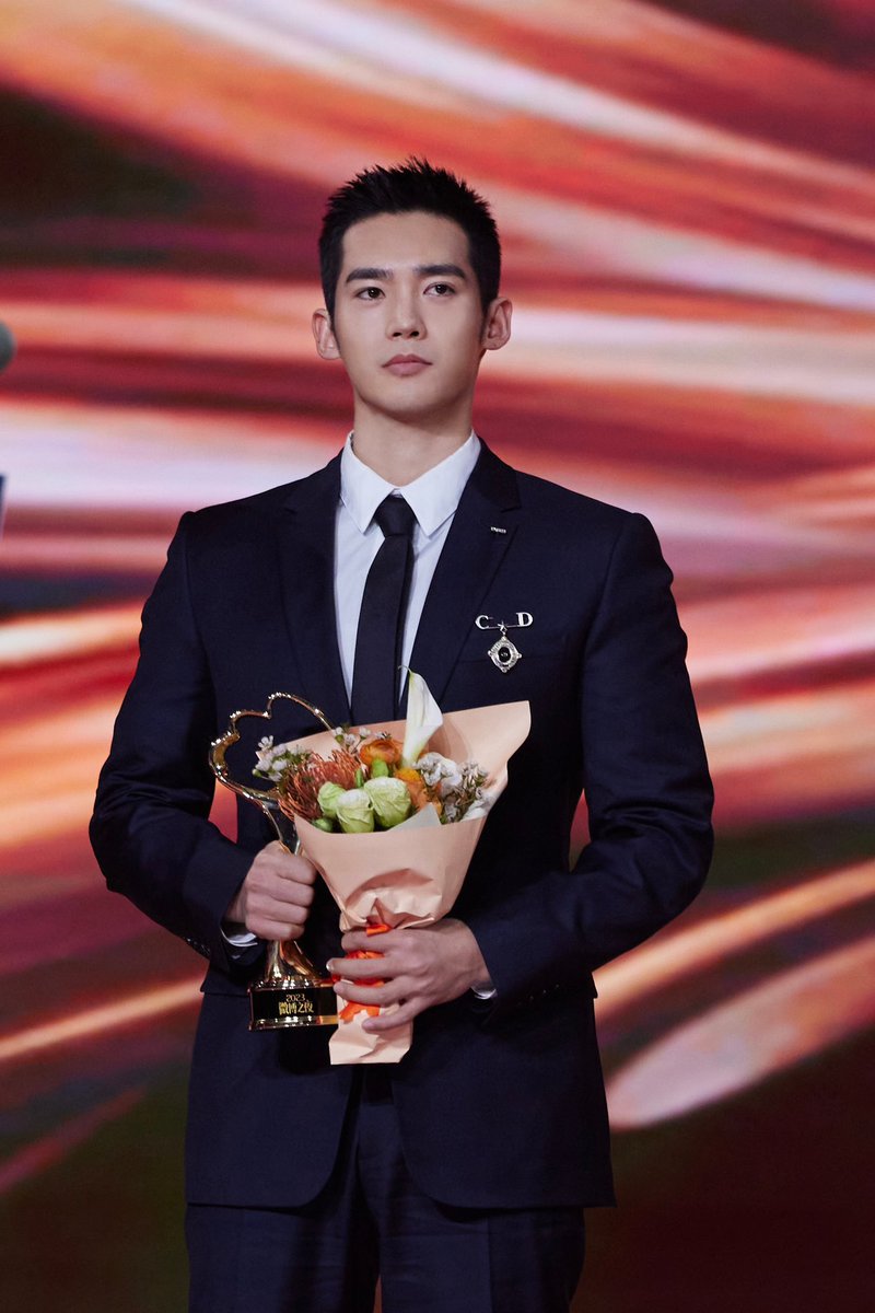 Ruru4luve's tweet photo. Congratulations to Yu Shi for winning the honor of ”Weibo Qingyun Feiyue Actor of the Year“
#于适Yosh
#อวี๋ซื่อ
#于适
#YoshYu https://t.co/fhacjoxuA3