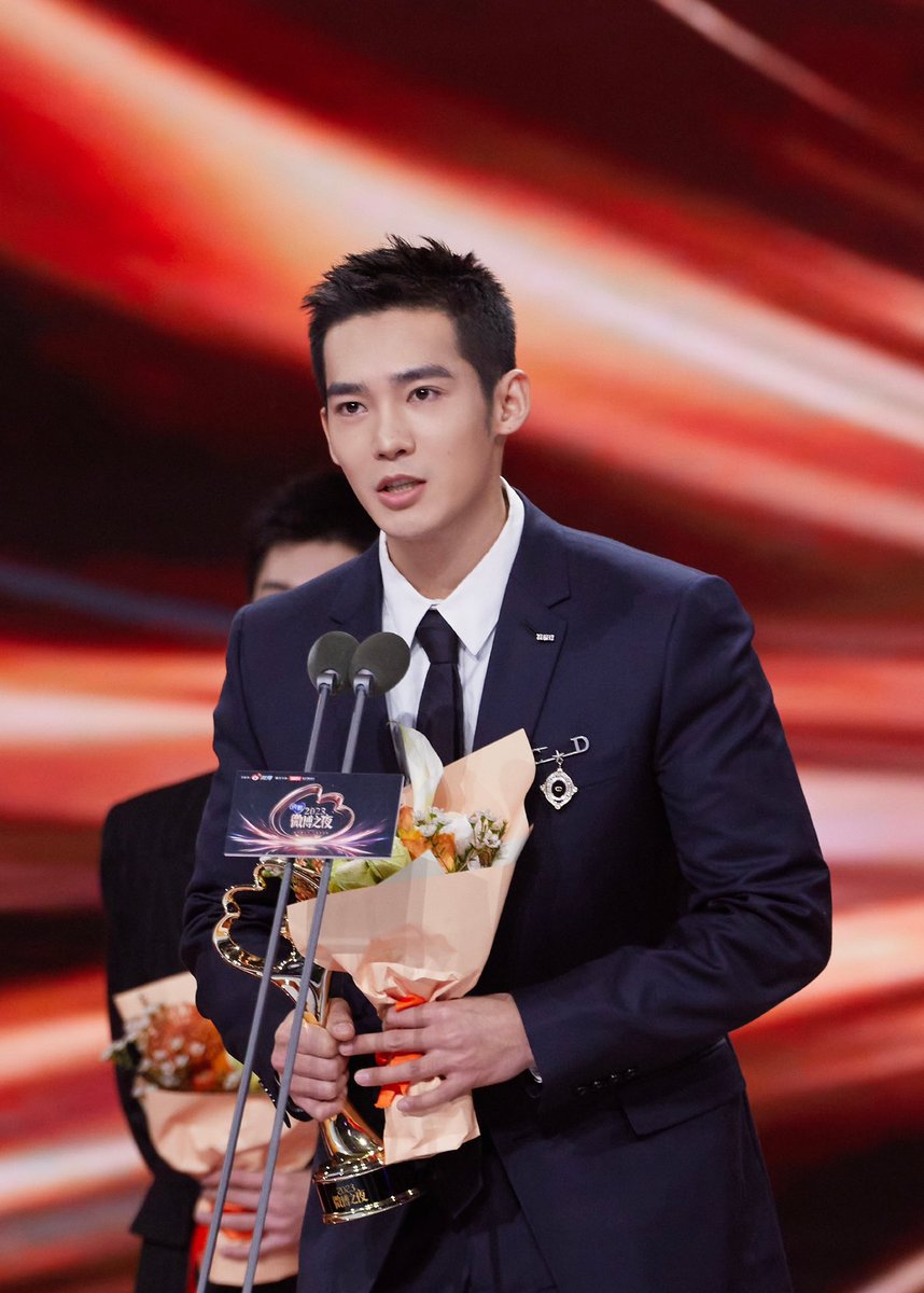 Ruru4luve's tweet photo. Congratulations to Yu Shi for winning the honor of ”Weibo Qingyun Feiyue Actor of the Year“
#于适Yosh
#อวี๋ซื่อ
#于适
#YoshYu https://t.co/fhacjoxuA3