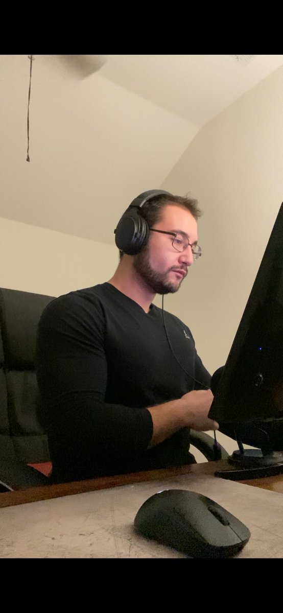 Hablbl_Val's tweet photo. It’s been a long time since I’ve streamed and I need to make it a habit to do it more often. https://t.co/VaS32aicv5 https://t.co/JUv8Ij1CWf