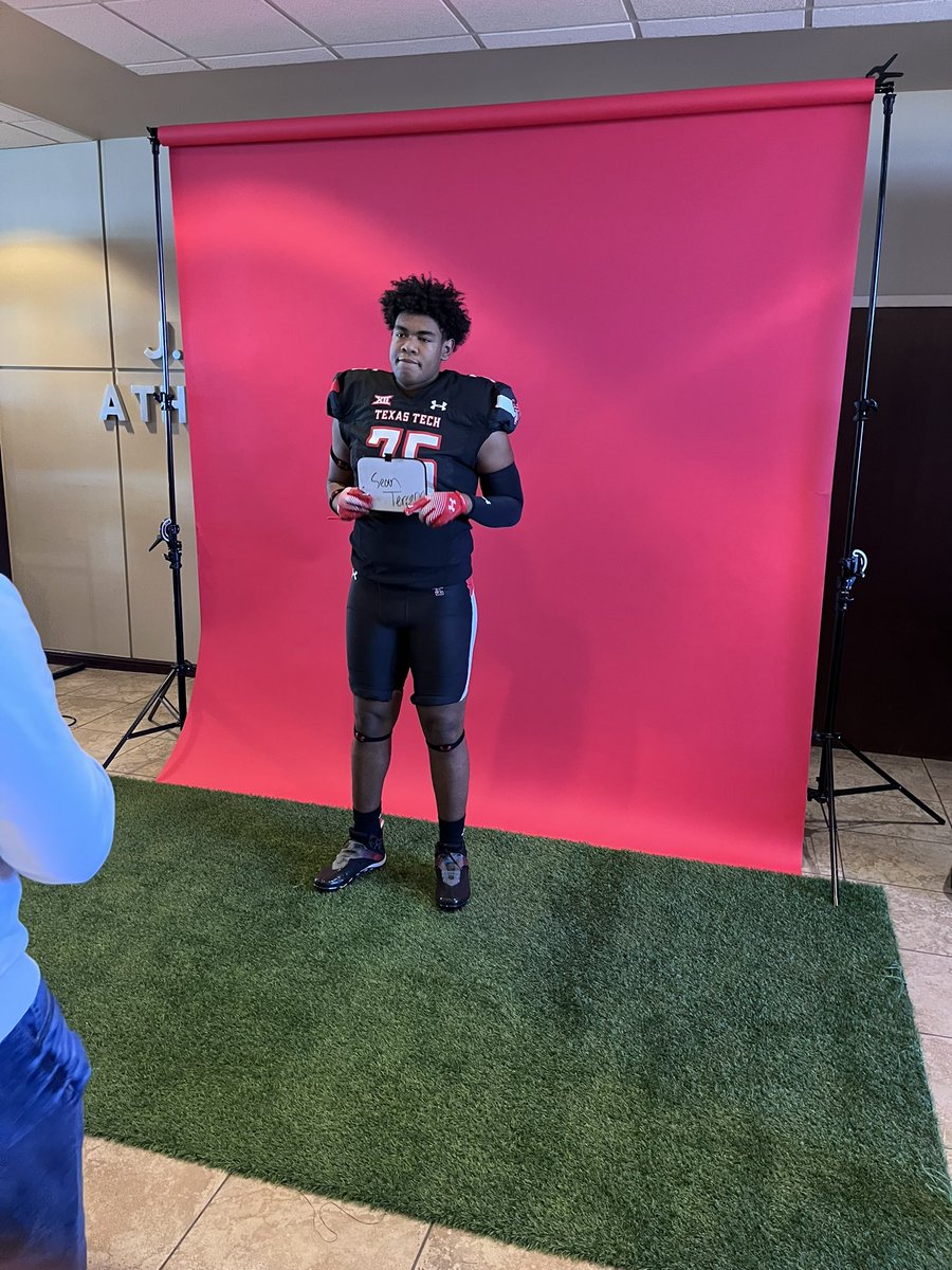 SeanTerrell07's tweet photo. Amazing experience in Lubbock🌵 today! Thank you for the invitation and opportunity @jkbtjc_53 and the @TexasTechFB staff for a phenomenal experience and hospitality! https://t.co/C8Ne7ge4rl