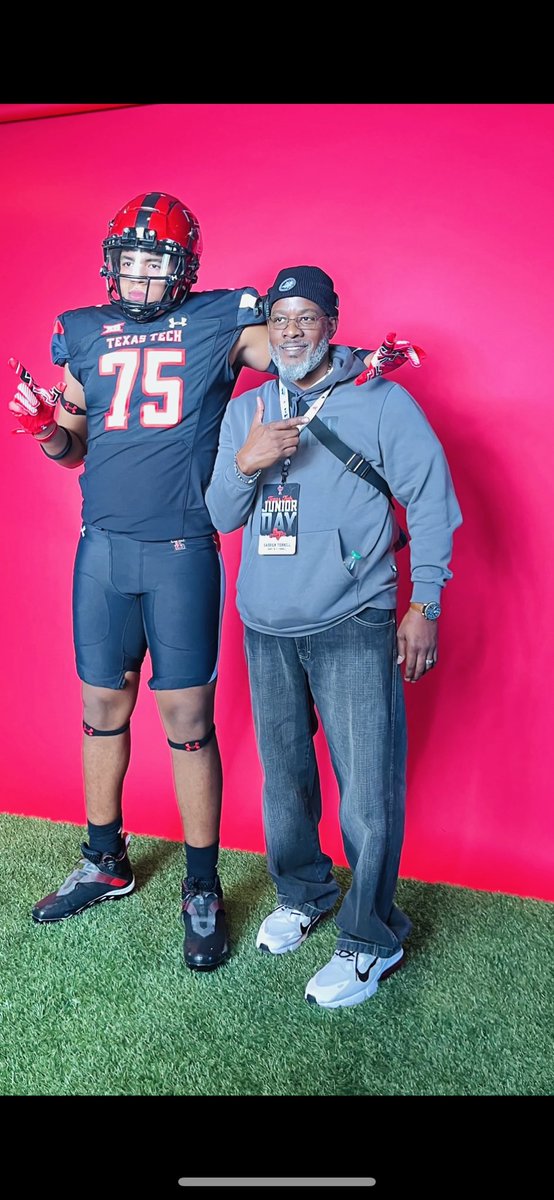 SeanTerrell07's tweet photo. Amazing experience in Lubbock🌵 today! Thank you for the invitation and opportunity @jkbtjc_53 and the @TexasTechFB staff for a phenomenal experience and hospitality! https://t.co/C8Ne7ge4rl
