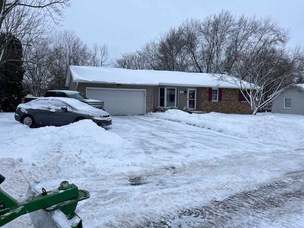 We had some players out today shoveling for their families and neighbors after the big snow storm! We are so appreciative of what our community does for us. This is just one small thing we can do for our community. #FAMILY #GetSome #whyNotus