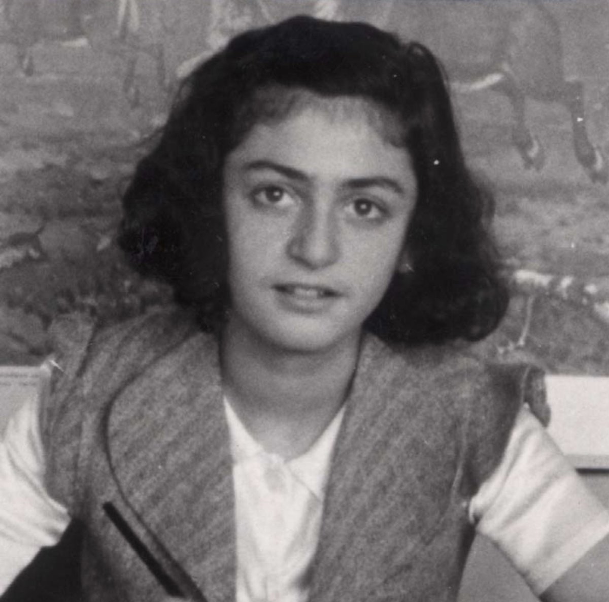 14 January 1927 | German Jewish girl Vera Judith Schlein was born in Magdeburg. During the war she lived in Amsterdam. 

In January 1944 she was deported from Westerbork to #Theresienstadt ghetto, from where she was taken to #Auschwitz on 19 October 1944. She did not survive.