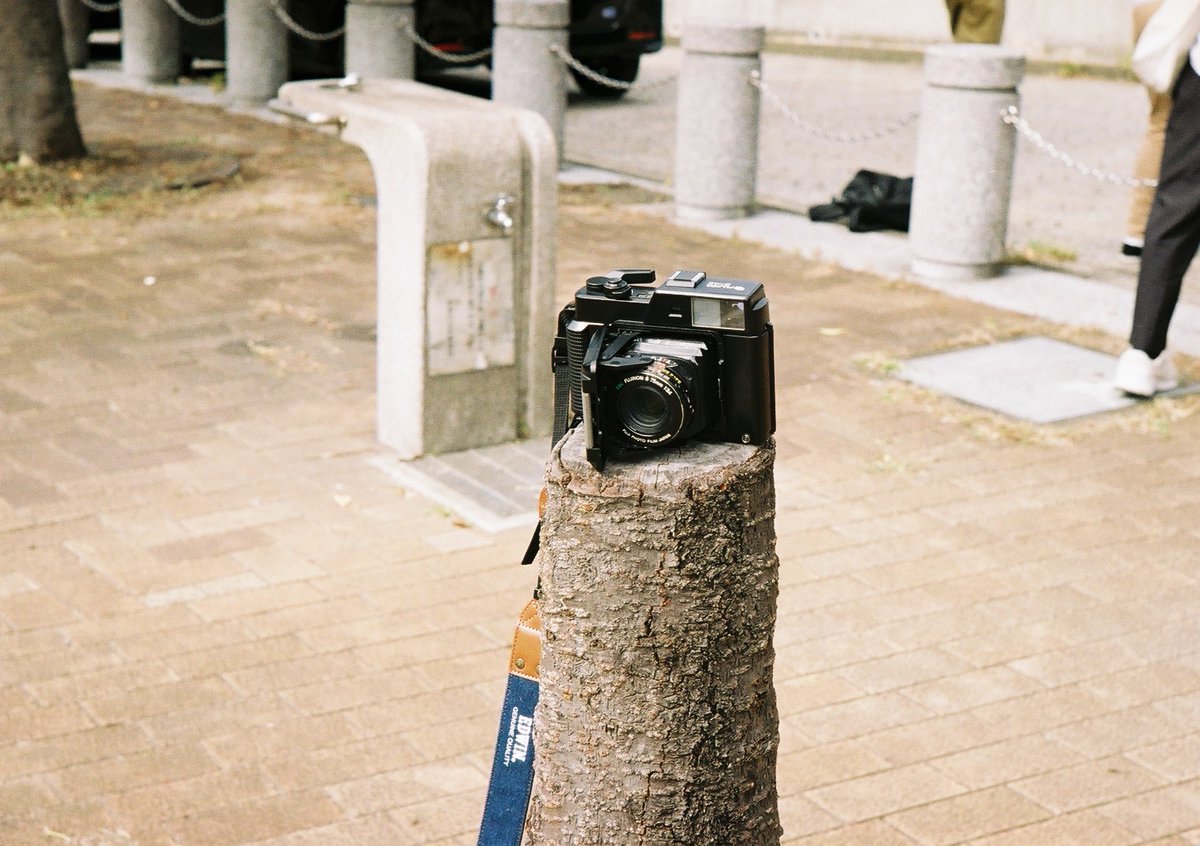 人からカメラ借りるの怖かった

#フィルムさんぽ
#フィルムカメラ #film #filmphotography #Leica #LeicaM4