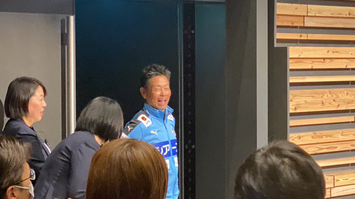 bisou_official's tweet photo. ロアッソ熊本新体制発表会
今シーズンもしっかりとパートナー企業として応援📣させて頂きます。
スローガン「跳べ」と共に、ロアッソ熊本に携わる全ての方の今後のご活躍を心よりお祈り申し上げます。
#ロアッソ熊本
#新体制発表会 https://t.co/jus73LKcai