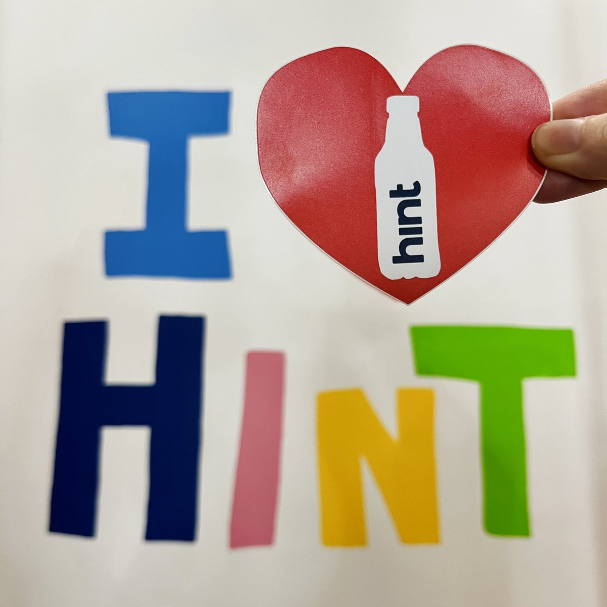 Do you ❤️ Hint? RT this for a chance to win a Hint sticker &amp; case of #HintWater! #NationalStickerDay

#Giveaway ends 1/20. Winner notified via DM.