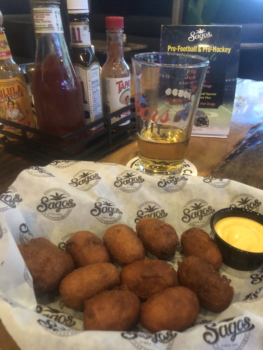 plattsboozeblog's tweet photo. Mini Corn Dogs and cold beer. Proof the universe is in alignment and that our future is bright.#minicorndogs https://t.co/3qGibdI1ci