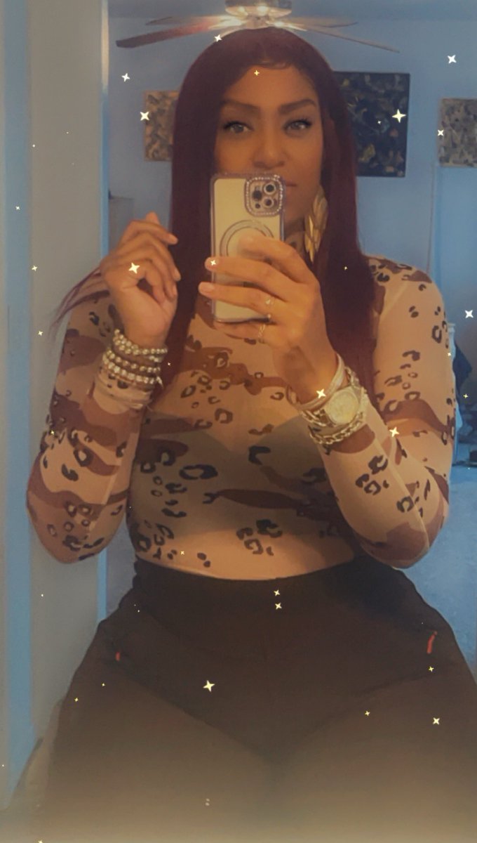 Minahdamzz's tweet photo. Outside, with no damn curfew! Yall pray for the crew that will be in my presence this evening. Because imma be off that Dark. Cheers babies https://t.co/9PftOHboIl