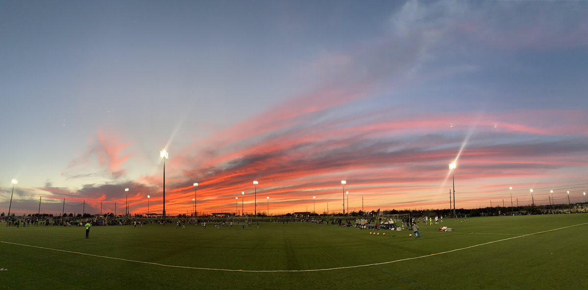timwalter44's tweet photo. @ChikageWeather #CalmBeforeTheCold #RoundRockSunset 
#RoundRockSportsComplex #AwaitingTheChill #TexasSunsetsAreTheBest #BundleUp #SummerIsOnTheWay #ThinkWarmThoughts https://t.co/Svfg4TLflf