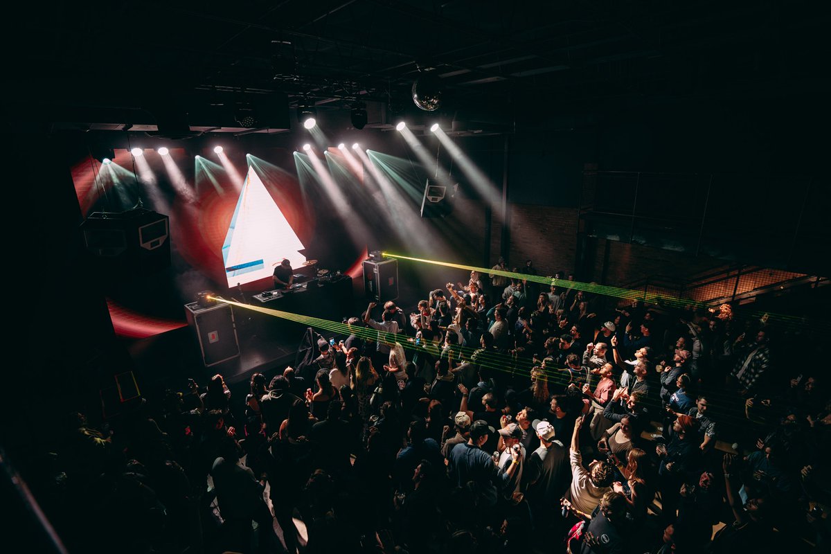 align_music's tweet photo. CHICAGO 

Thank you! Show #2 on my headline tour is wrapped up. You all showed up, and it’s so special to be part of everyone coming together for music. Love you allll. Until next time ✌🏼 

📸: @danways_ https://t.co/RTxNZy5AKY
