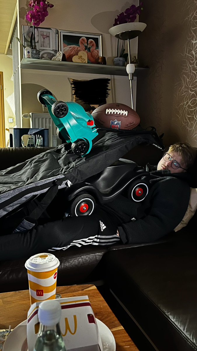 Alessandro_Gr_'s tweet photo. Vorfreude auf das Saturday Night Game #NFLPlayoffs #rtlnfl #NFL https://t.co/TWQs6QWWqp