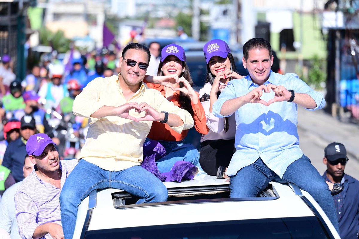 AbelMartinezD's tweet photo. ¡Santiago se lanzó a las calles! No pararemos hasta alcanzar la victoria en febrero con Víctor Fadull como alcalde. En mayo, sellaremos el triunfo contundente ganando la presidencia.

#SantiagoEsAbel https://t.co/ghAlsFGVXM