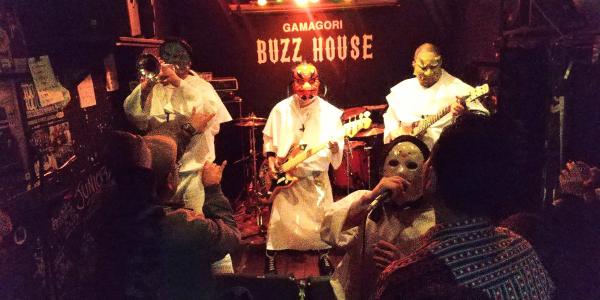 GARBAGE_Komatsu's tweet photo. 新年一発目のLIVEお邪魔しました♪
色んな人と再会もあり楽しかった☆
個人的にプロレスファンとしては
IB89でキラーカーンさんの追悼☆
JASONS石田さん、Happy Birthday!
『#吠えあげろ!!』
2024/1/13
#蒲郡BUZZHOUSE
BAND
#JASONS
#IB89
#漲-MI•NA•GI-(キャンセル)
DJ
#正
SHOP
#RAMOSH https://t.co/1qEcozLKje