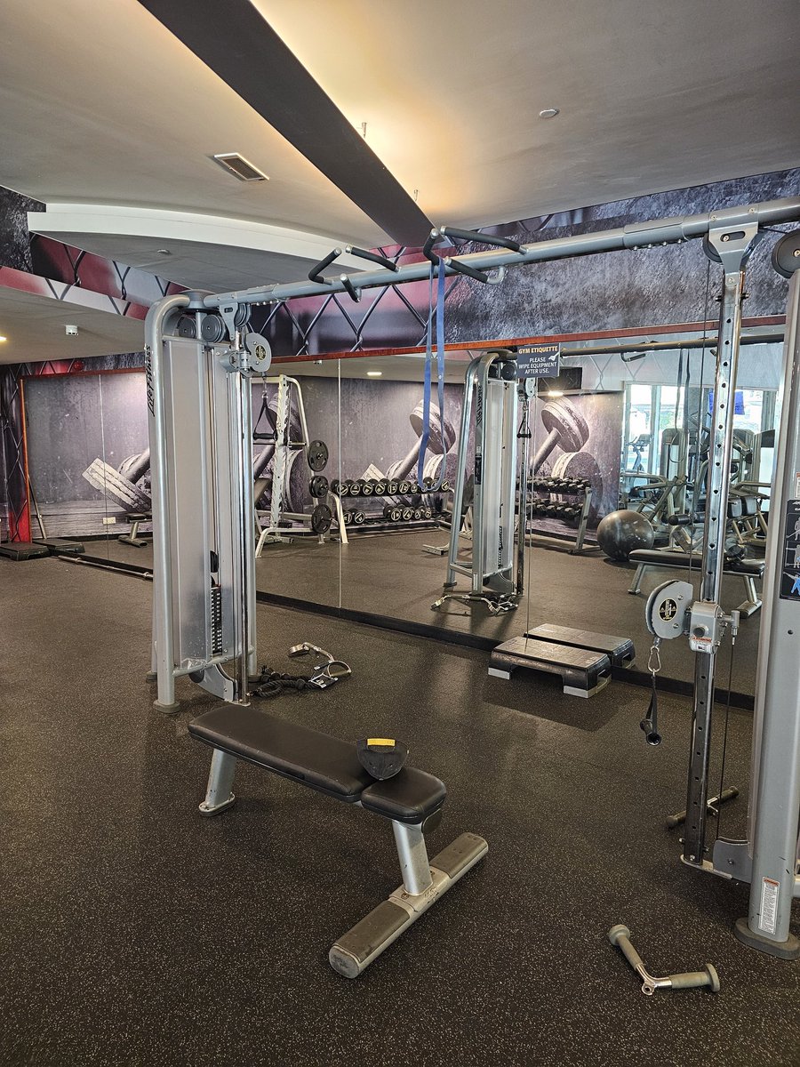 I love the smell of Calesthincs in the morning. #calmove #Calesthincs #gym