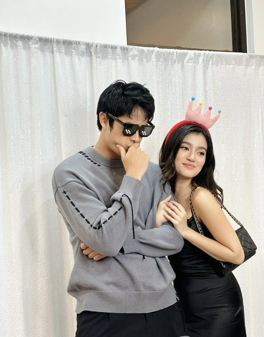 BondelleEnjoyer's tweet photo. And my heart went out!!!! Their skin ship is soooooo magjowa wala na kayo magagawa😝 HAHAHAHAHA 

B3lle run tapos nagsalubong sila ni Donny sa gitna HAHAHAHA #DonBelle YAWA ANG KILIG KO!!!!! https://t.co/gBmDrh17Ga