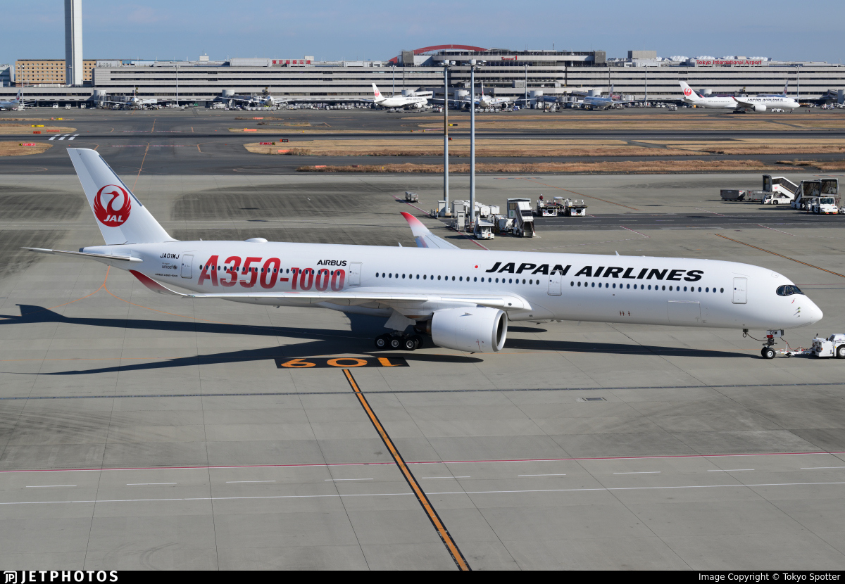 Japan Airlines has added large A350-1000 titles to its first of the type. jetphotos.com/photo/11193242 © Tokyo Spotter