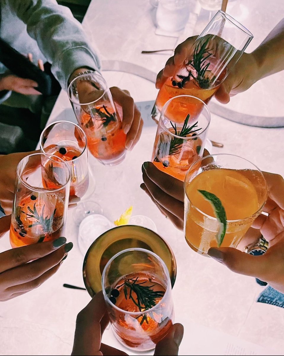 bernardokath's tweet photo. 🥂 https://t.co/v0vDFQizXs