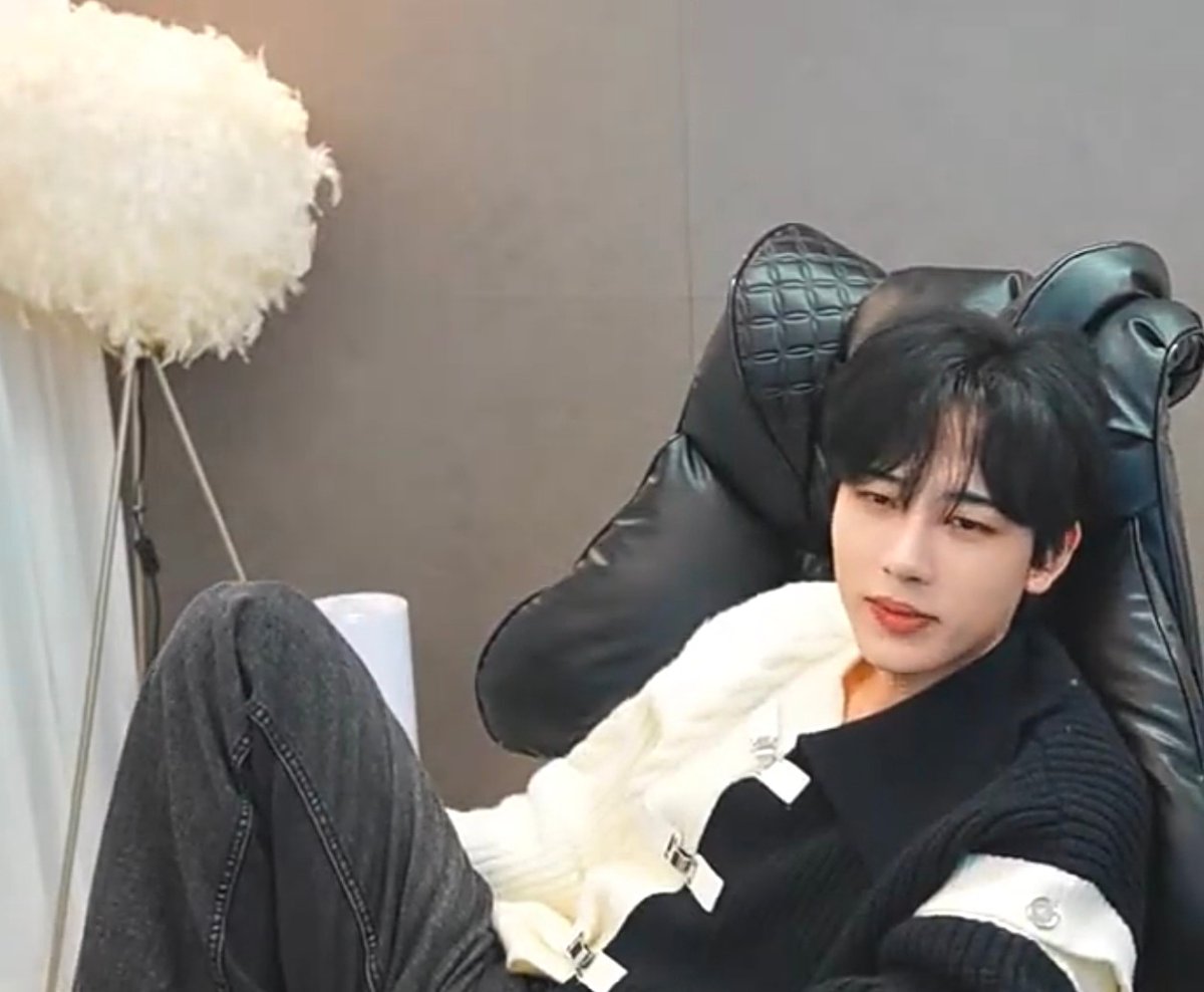 Mhixeako's tweet photo. To.our baby #JUNGHYUN 😘It is always a great feeling to live peacefully, to focus on enjoying what you want to do in life and to spend quality time with loved ones and sincere friends😊Happy Sunday😘 #konanhihi  #KOHI_LADY #KOHI  #Beomings https://t.co/vHb4XJ2IWm
