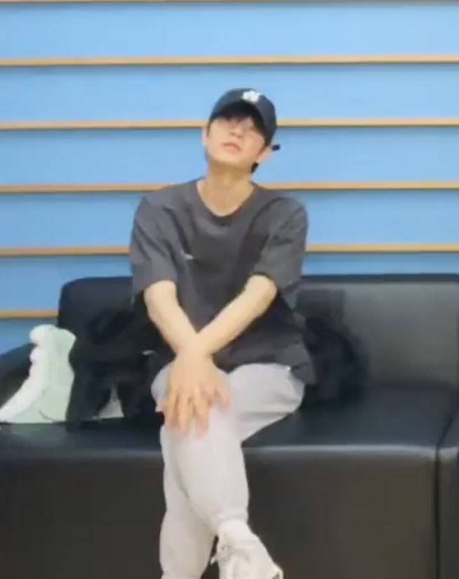 alterhwang_'s tweet photo. without lying who’s the last idol saved in your gallery?

sassy seungmin 💅🏻 https://t.co/v8PAv336RC