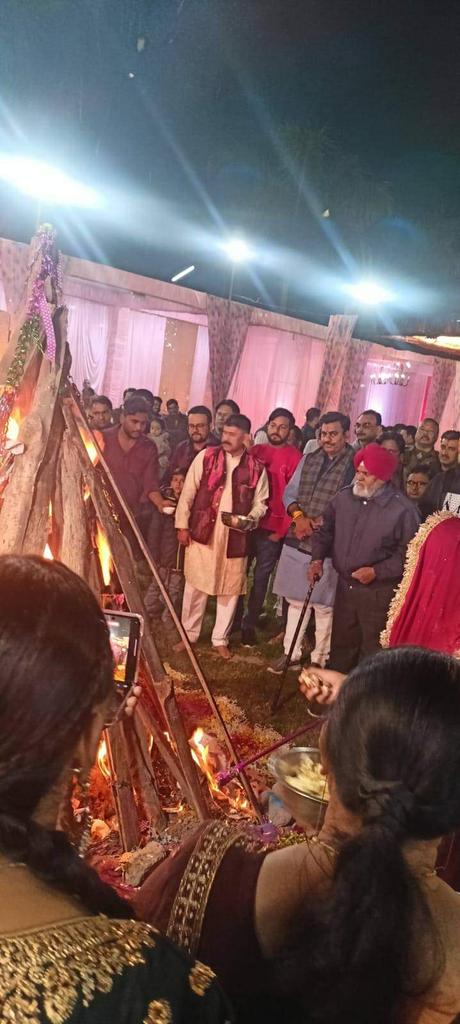 Rajeshm19791's tweet photo. हर्षोल्लास से परिपूर्ण पावन पर्व 'लोहड़ी' की आप सभी को हार्दिक शुभकामनाएँ।

#लोहड़ी_पर्व
#ward85
#vikramsingh
#RameshwarSharma
@rameshwar4111 
@BhopalGramin 
@Neetesh77798552 
@Jeenu1989Singh 
@rajeevk31724794 
@KavitaShar92556 
@Priyanka7650 
@ashusinghas18 
@AshishMewadaBjp https://t.co/2mP9W4h3qk