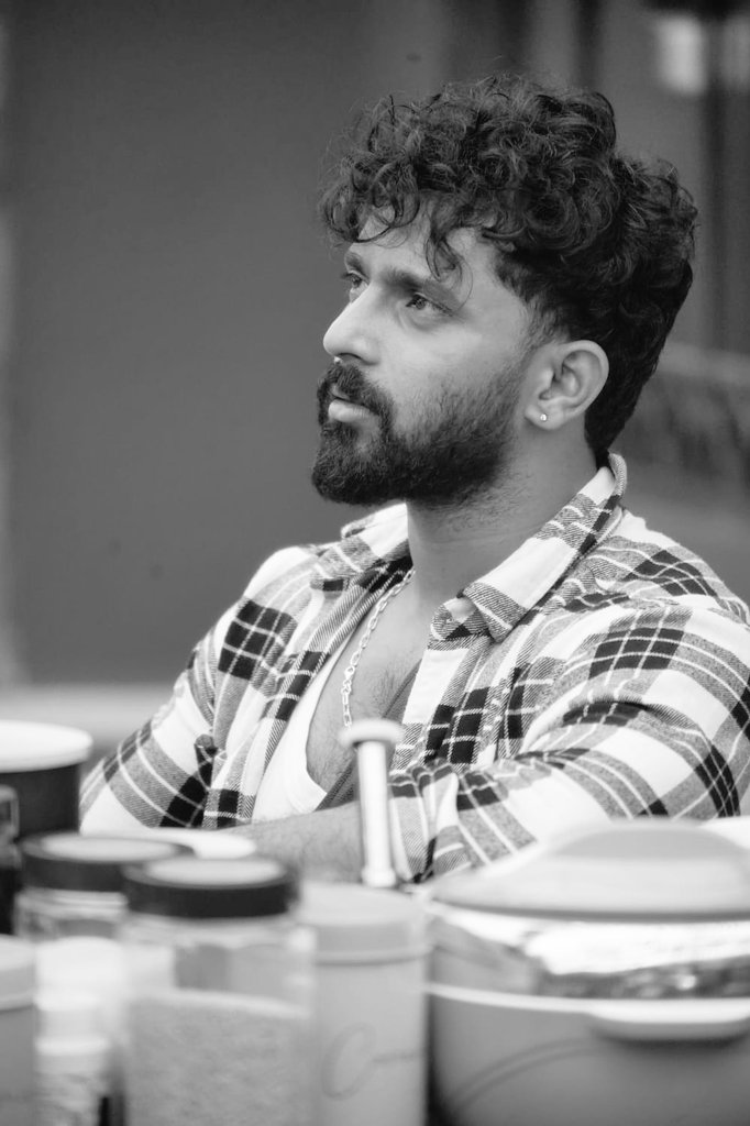 Yuva_Sanchari's tweet photo. 🔁🔁 RT If you are emotionally connected to  Karthik Mahesh

DESERVING WINNER KARTHIK https://t.co/5w9eCsemkn