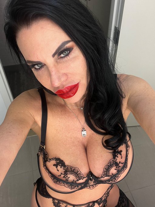 I crave your company, can I have you?💋 https://t.co/V39BuiqANp<a href="/tag/mvsales"class="tags"><span>#mvsales</span></a>