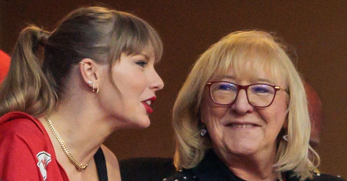 RonBohning's tweet photo. Taylor Swift Shows Up to Freezing Chiefs-Dolphins Game in Custom Travis Kelce Jacket https://t.co/7Veju9mMF3 #NFL #ExtraMustard https://t.co/t8K7SZHwjG