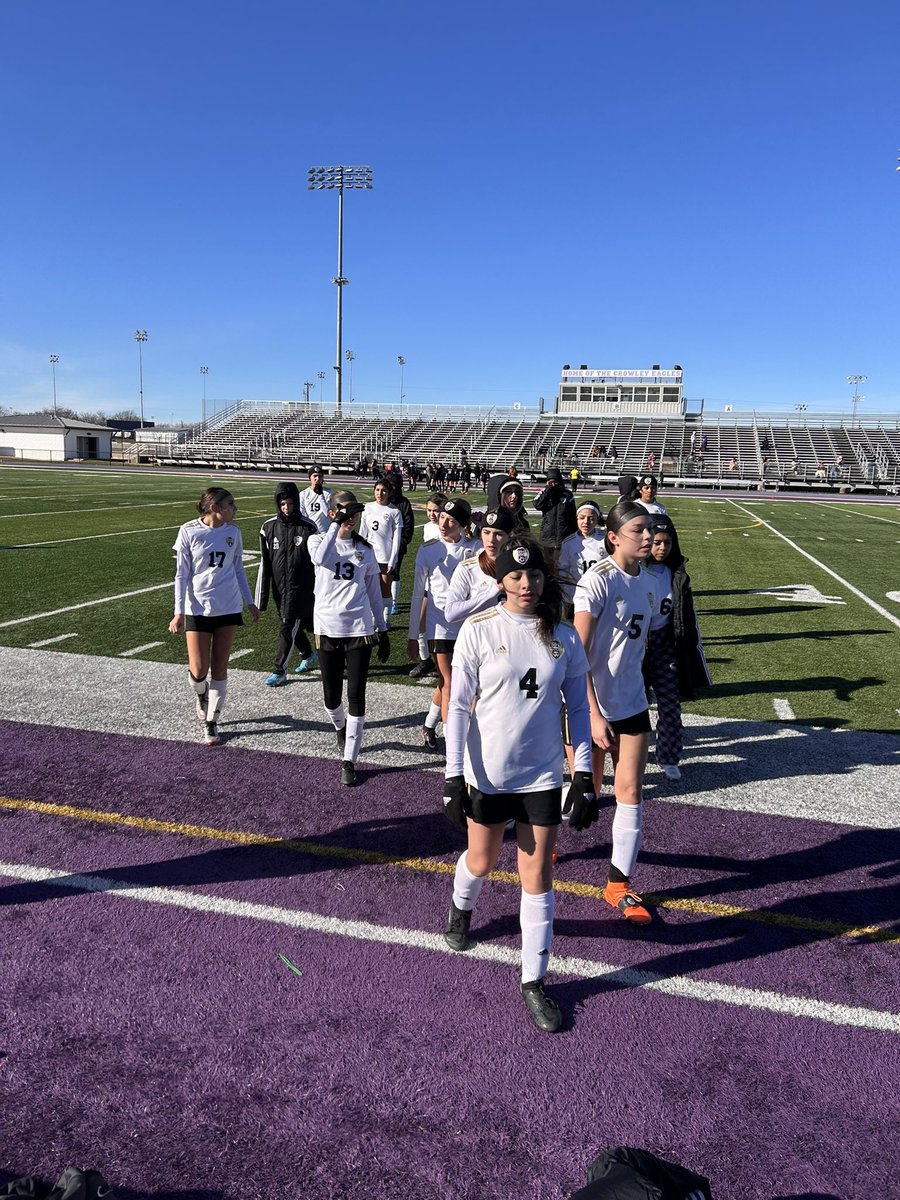 FRHS_Soccer's tweet photo. Finishing up the Crowley tournament today! JV fought hard against Crowley and Varsity’s game got cancelled because it was too cold!🥶❄️ Congratulations to Bella R. for winning the team flag over the course of the tournament!
@ridgepanthers 
@FossilRidgeKISD 
@KISDAthletics https://t.co/kRVKSTcpbo