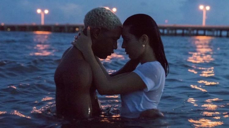 rapoutcontext's tweet photo. Waves (2019) https://t.co/yHTorrSyJg