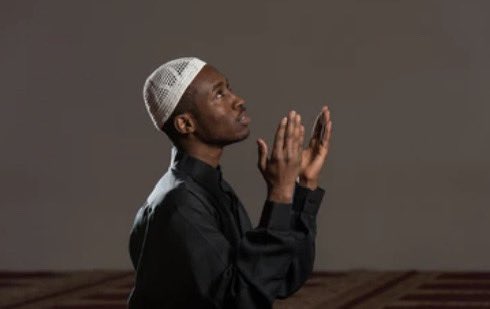 IslamInFocus313's tweet image. In the spirit of unity, let's strive to understand and embrace the diversity within our Ummah. Our strength lies in our collective love and respect. #UnityInIslam #Diversity