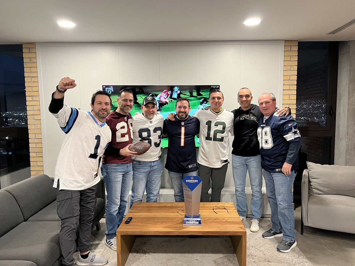 BillyLavin's tweet image. #TUPASECOMPLETO