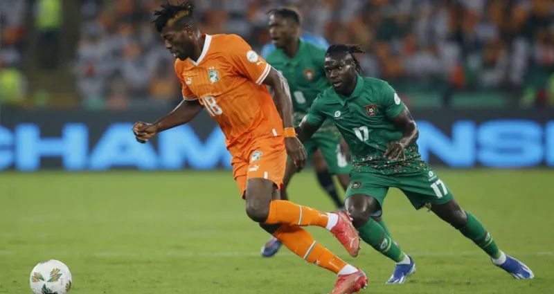 Linfodrome's tweet photo. #LINFODROME_SPORT
⚽🏆 La Côte d'Ivoire affiche sa puissance à la CAN 2023! Victoire convaincante de 2-0 contre la Guinée-Bissau. Zoom sur les stats: possession, tirs, passes. Les Eléphants en route pour la gloire? [https://t.co/PYk10CiicY]🐘🔥 #CAN2023 #CIVGUI #Statistiques https://t.co/das5FrzrdD