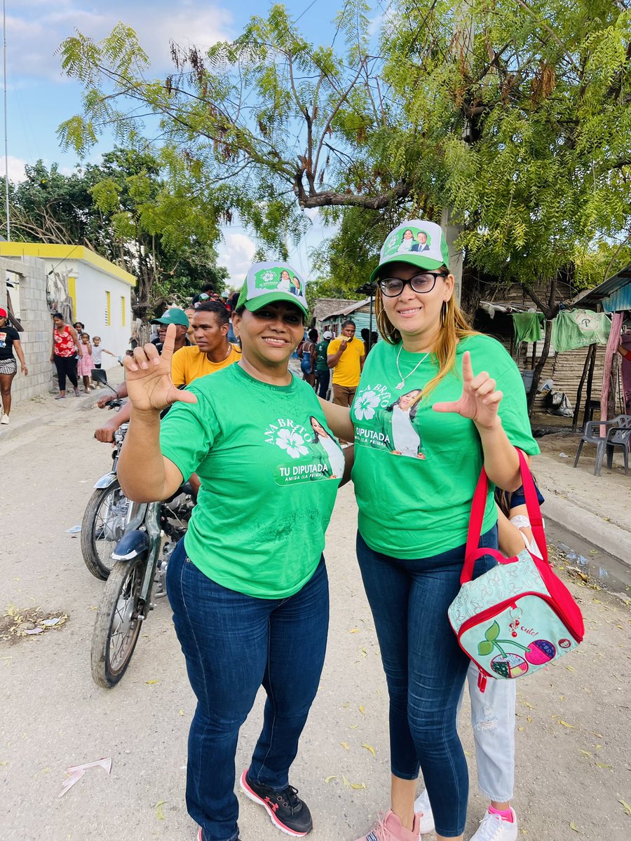 anitabritogil's tweet photo. Gran caminata en la tarde de hoy en el municipio de pueblo viejo en apoyo a nuestro próximo alcalde Stalin Ramírez y sus regidores .
#FuetzaDelPueblo #AnaBritoDiputada #AzuaRd
@LeonelFernandez @henry_meran @OmarLFernandez @ConLeonel1 @Edhoarda22 @radhamesjimenez https://t.co/R5M1arEUIA