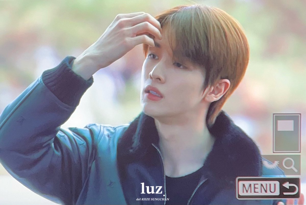 jsc_pics's tweet photo. god he's gorgeous and he knows it https://t.co/HQLyMo6oGw