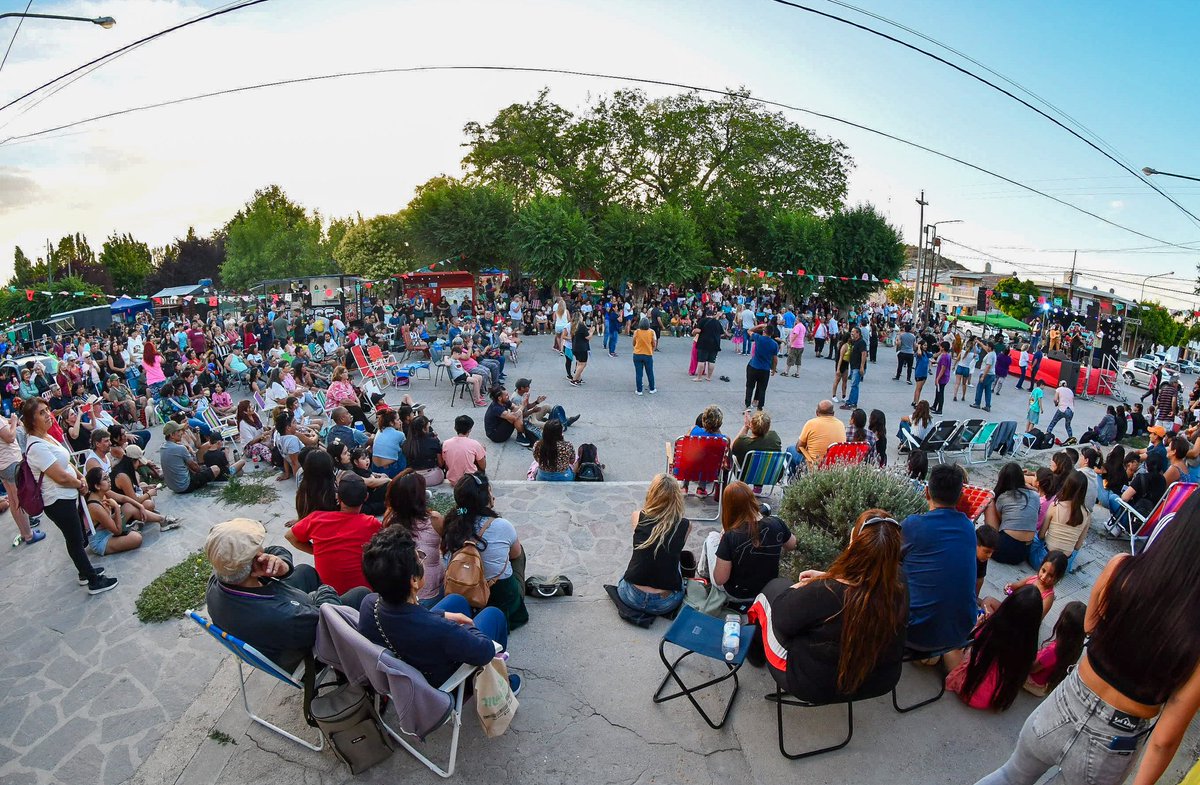 JulioArrative's tweet photo. Fiesta de la Cereza:Gaiman-Chubut https://t.co/o4h18UwZLR