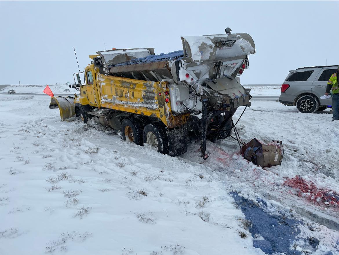 NWSBoise's tweet photo. Via @IdahoITD: past 4 days two plows have been hit. Unfortunately that means one less plow on our roads. A semi rear-ended our plow on I-84 SE of Mountain Home. PLEASE keep your eyes on the road and drive for the weather conditions. This is 5th plow damaged statewide. #idwx #orwx https://t.co/K7dRcCR3U2
