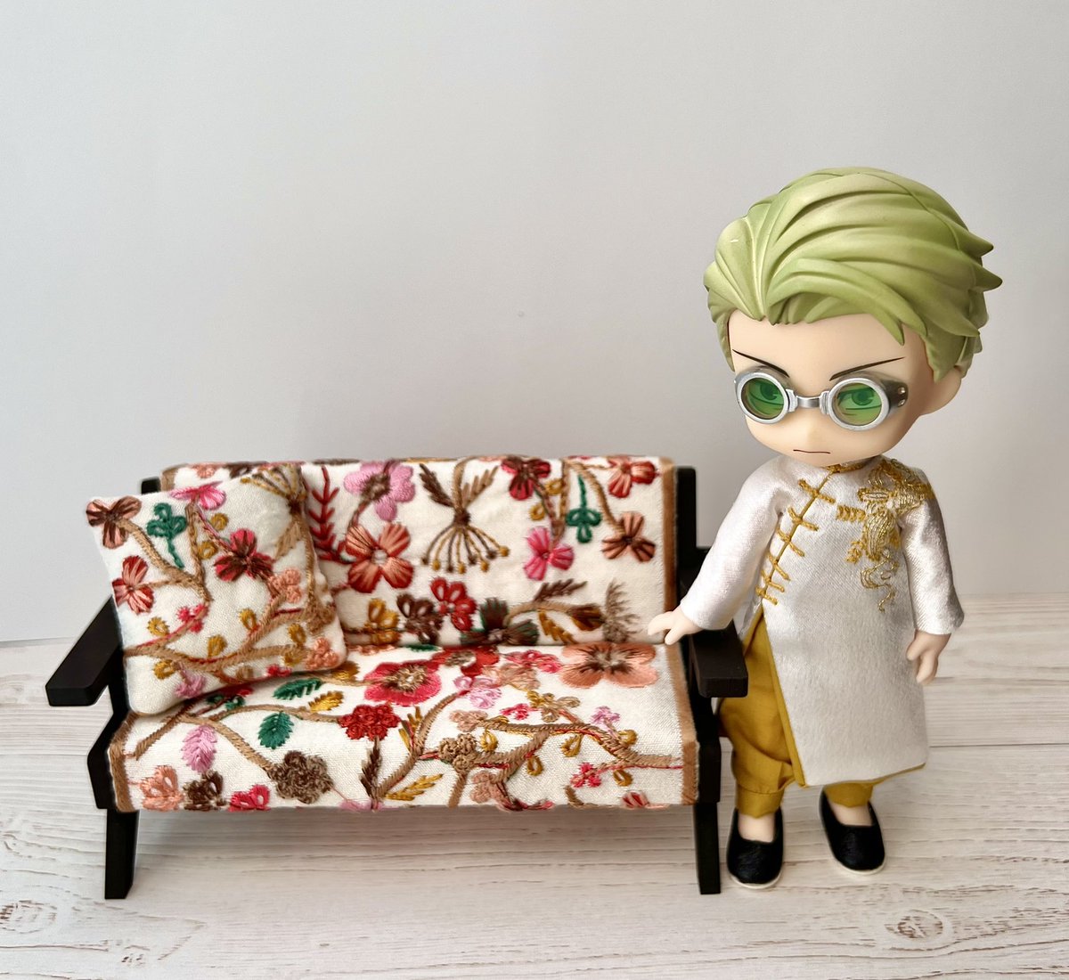 ソファを新調しました✨ひとめぼれ。この服のななごちゃんにぜひ座ってもらおうと思って🥰
色違いもめちゃくちゃ素敵で迷いまくった結果こちらに。

🛋️: <a href="/yofune_arou/">夜舟</a> 様
ありがとうございます🙏