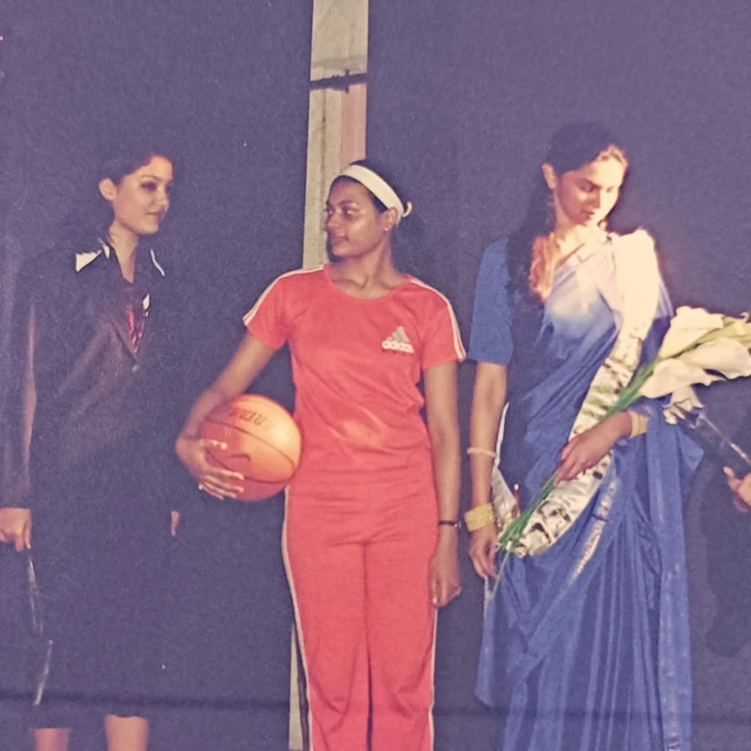 TeamDeepikaMY_'s tweet photo. Throwback :Deepika Padukone for her school play at Mount Carmel College, Bangalore  back in 2004 ✨ https://t.co/Mnd7BfEh4U