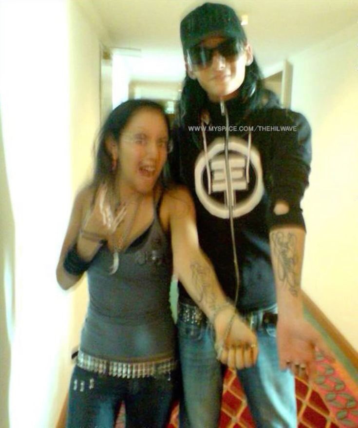 kaulitzarchives's tweet photo. it’s kinda hot how tall he really is https://t.co/hoBQfW1Rvy