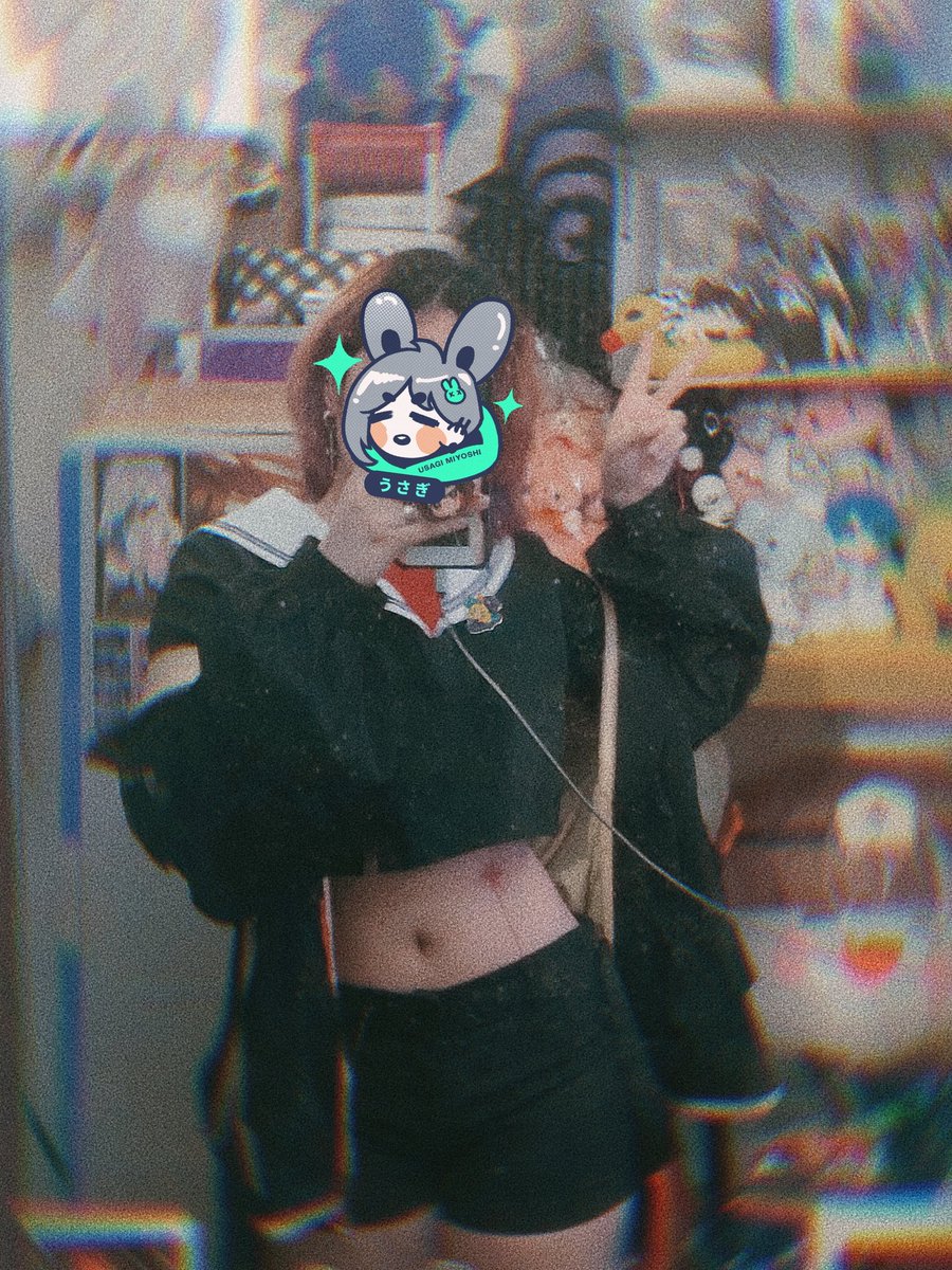 UsagiMiyoshi's tweet photo. Finally got my skater hu tao after a few months of waiting! I just need to make a few adjustments from here and there~
#hutao #costrial https://t.co/ajpNrR0ND3