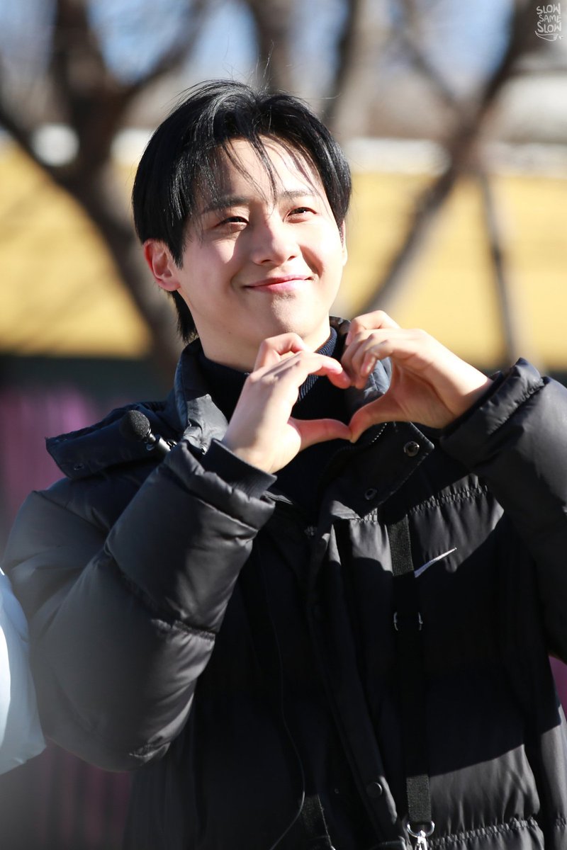 SlowSameSlow's tweet photo. 240113 〰️ 음중 미니팬미팅 

 🐻 😊 🫶 ✌️ 💗

#B1A4 #신우 #CNU @B1A4_CNU 
(재업로드) https://t.co/3oHJ2we22r
