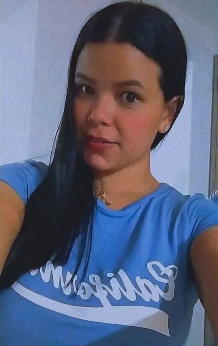 InforTvenezuela's tweet photo. En el caudal del río Chama en el estado Mérida, fue localizado por transeúntes el cadáver de Roxana Álvarez de 32 años,la cual se encontraba desaparecida desde la mañana de este miércoles.
La joven mujer ,tenía 7 meses de embarazo.
Presuntamente se suicidó debido a que dejó una carta de despedida a sus familiares.
Funcionarios del Cicpc iniciaron las investigaciones.