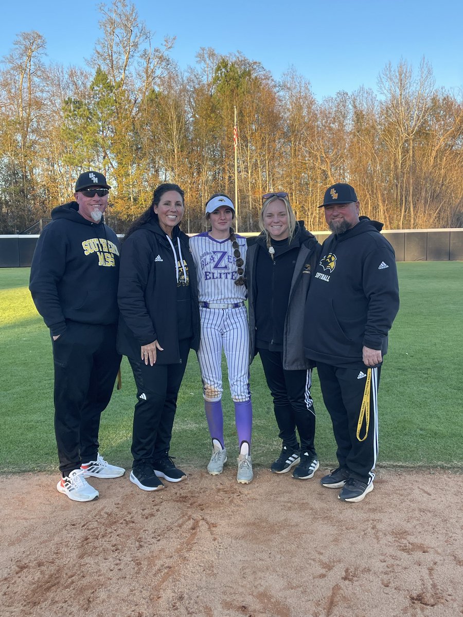 Thank you to <a href="/SouthernMissSB/">Southern Miss Softball</a> coaches and players for putting on a great camp! Had a great time <a href="/NataliePooleUSM/">Natalie Poole</a> <a href="/ElzeyMatt/">The Coach</a> <a href="/IzzyWerdann/">Izzy Werdann</a> <a href="/BigRockHawk/">Aaron Longenecker</a> <a href="/BlaZerelitemain/">LouisianaBlazersEliteMain</a>