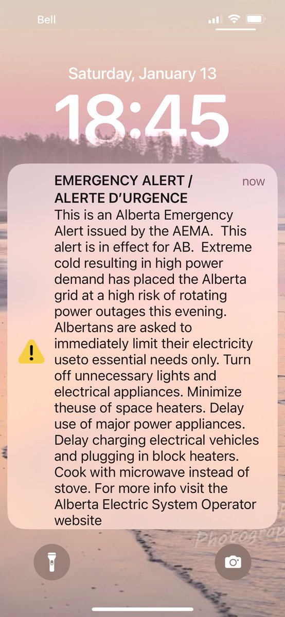 StephThomasCBC's tweet photo. Yowza!
#YYCstorm #yycwx #ABEmergencyAlert https://t.co/v6R4nSAxHY