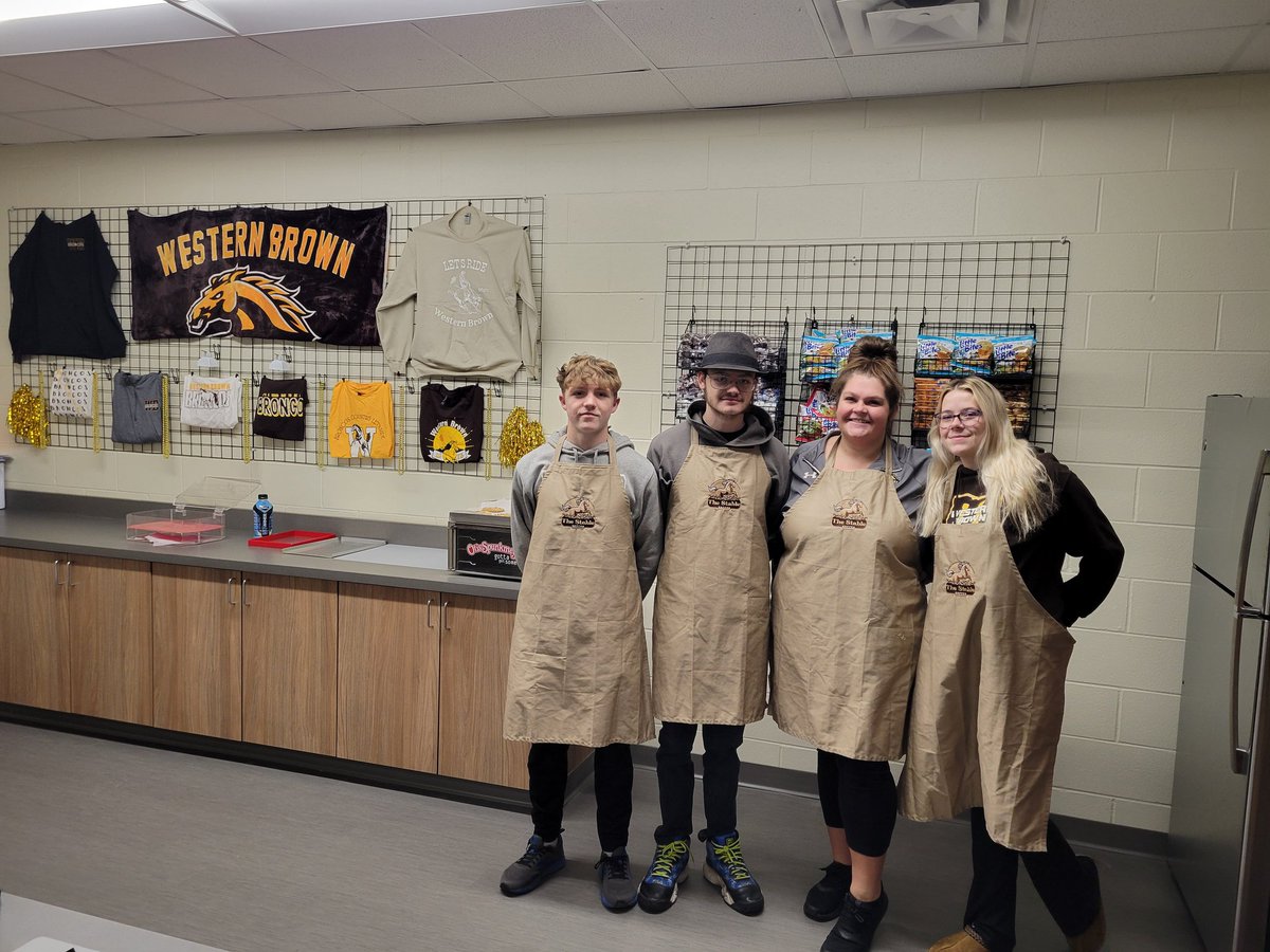 BrownDECA's tweet photo. Very exciting to see Miss White and her students hard work finally payoff. 1st day of sales at THE STABLE. Loved the strawberry lemonade and @Killerbrownie that I purchased. https://t.co/ZlzaIFjEOt